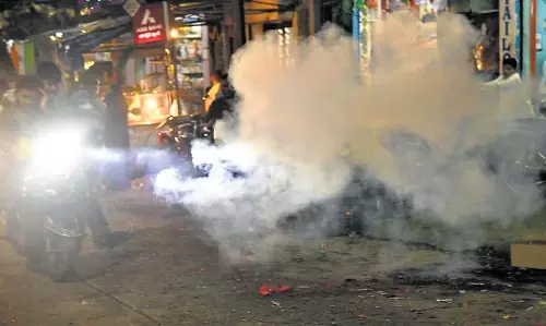 Hyderabad में पटाखे फोड़ने से वायु गुणवत्ता खराब हुई Hyderabad में पटाखे फोड़ने से वायु गुणवत्ता खराब हुई