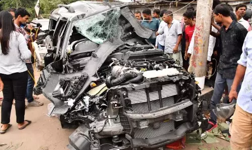 Guwahati की सड़क पर दिवाली में दो वाहनों के बीच टक्कर: दो की मौत