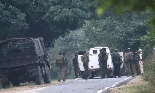 J&k: श्रीनगर में सुरक्षा बलों और आतंकवादियों के बीच मुठभेड़ शुरू