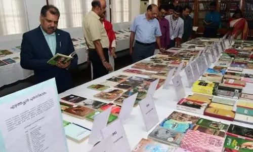 Kerala: विधानसभा पुस्तकालय में पुस्तक प्रदर्शनी शुरू Kerala: विधानसभा पुस्तकालय में पुस्तक प्रदर्शनी शुरू