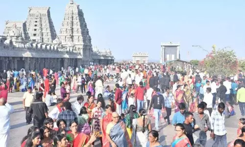 Karthika Masam: यदाद्रि मंदिर में भक्तों की भारी भीड़ देखी गई Karthika Masam: यदाद्रि मंदिर में भक्तों की भारी भीड़ देखी गई