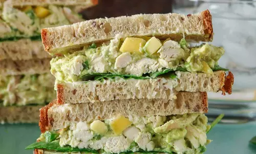 Avocado चिकन सैंडविच रेसिपी Avocado चिकन सैंडविच रेसिपी