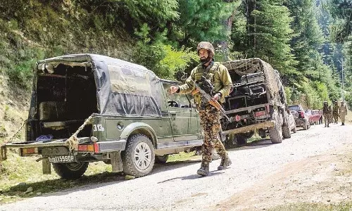 J&K: बडगाम में आतंकवादियों ने 2 प्रवासी मजदूरों को गोली मारी