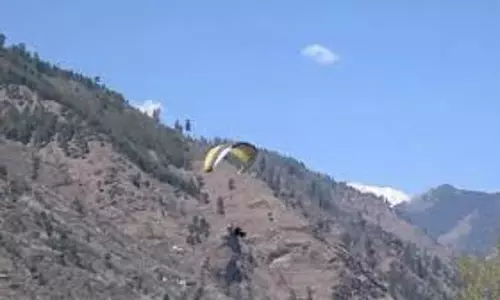 Kullu: मनाली में पैराग्लाइडिंग हादसे में महिला पर्यटक की मौत हुई Kullu: मनाली में पैराग्लाइडिंग हादसे में महिला पर्यटक की मौत हुई