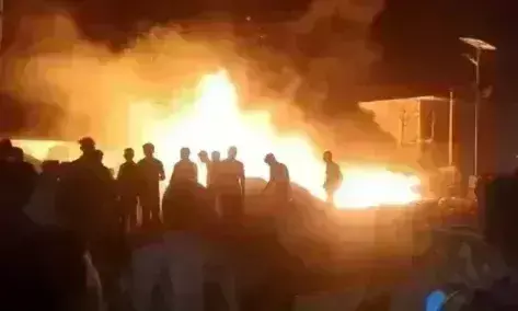 Jaisalmer: पुराने ग्राम पंचायत भवन के पास पटाखे से कबाड़ी की दुकान में लगी भीषण आग