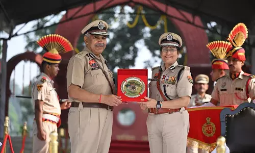 Haryana : मधुबन पुलिस अकाद मी में एडीजीपी को गर्मजोशी से विदाई दी गई Haryana : मधुबन पुलिस अकाद मी में एडीजीपी को गर्मजोशी से विदाई दी गई