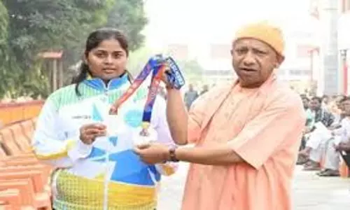 Gorakhpur: योगी सरकार अंतरराष्ट्रीय स्पर्धाओं के लिए किक बॉक्सर रिंका को आर्थिक मदद देगी