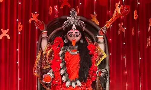 Assam : डिब्रूगढ़ में शांतिपारा काली पूजा इस वर्ष स्वास्तिक थीम पर आधारित
