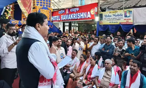 Assam : केंद्रीय मंत्री सर्बानंद सोनोवाल ने तिनसुकिया में काली पूजा मंडपों का दौरा किया