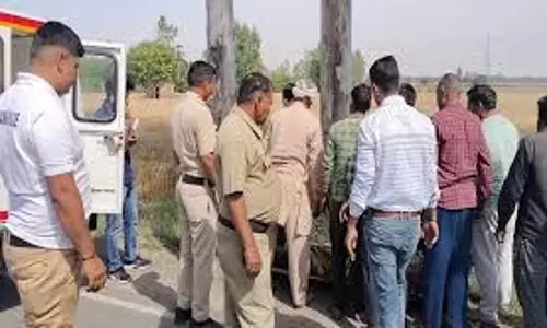 Meerut: सड़क किनारे पड़ा मिला लापता युवक का शव Meerut: सड़क किनारे पड़ा मिला लापता युवक का शव