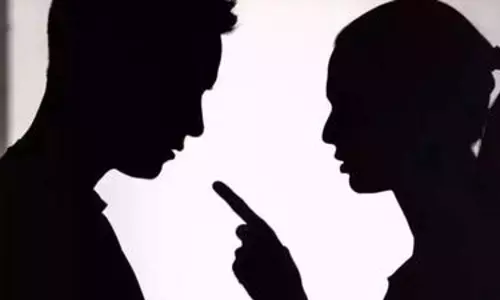 पति-पत्नी के बीच झगड़ा, गुस्से में महिला ने प्राइवेट पार्ट पर किया हमला