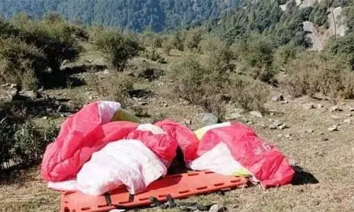 Himachal में एक और पैराग्लाइडर की मौत, सुरक्षा चिंताएं बढ़ीं Himachal में एक और पैराग्लाइडर की मौत, सुरक्षा चिंताएं बढ़ीं