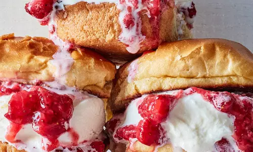 Strawberry और क्रीम चीज़ सैंडविच रेसिपी