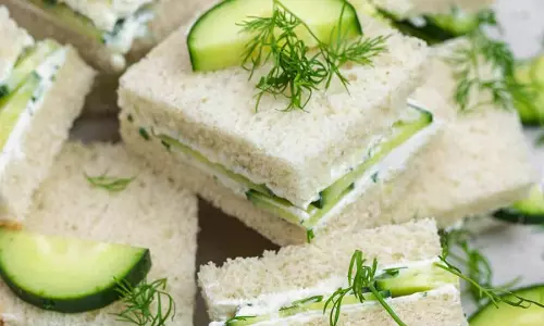Mini Cheese और डिल सैंडविच रेसिपी