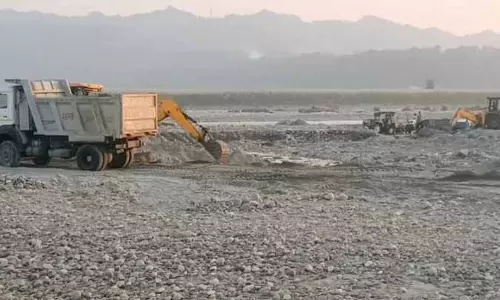 NGT के प्रतिबंध के बावजूद ब्यास में अवैध खनन जारी NGT के प्रतिबंध के बावजूद ब्यास में अवैध खनन जारी