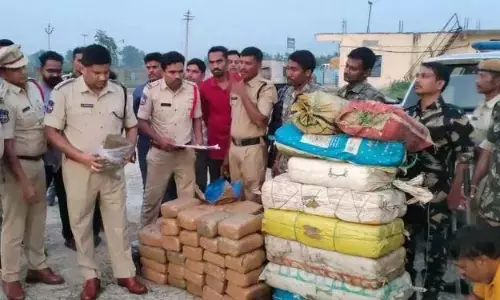 Telangana: पुलिस ने 72.50 लाख रुपये का गांजा जब्त किया Telangana: पुलिस ने 72.50 लाख रुपये का गांजा जब्त किया