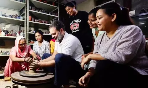 Rahul Gandhi ने कुम्हारों और चित्रकारों के साथ मनाई दिवाली