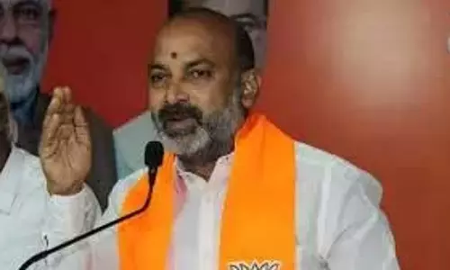 बंदी ने कांग्रेस और BRS को उनके पदयात्रों के लिए विस्फोट कर दिया