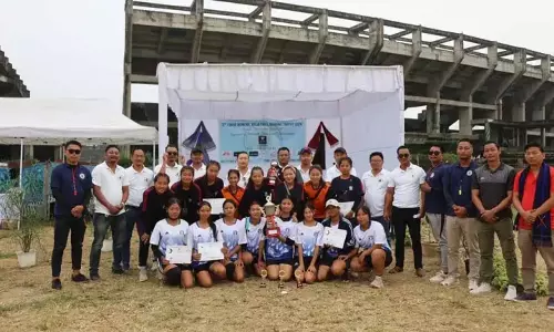 Nagaland : केसीवाईसी ने डीएलवाईओ की महिला तोखु वॉलीबॉल ट्रॉफी जीती Nagaland : केसीवाईसी ने डीएलवाईओ की महिला तोखु वॉलीबॉल ट्रॉफी जीती