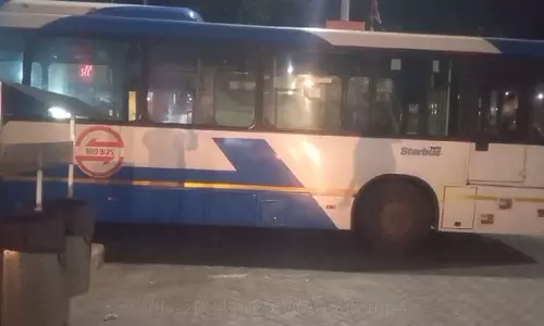 Mo Bus Accident: भुवनेश्वर में बस की चपेट में आने से लड़की का एक हाथ कटा