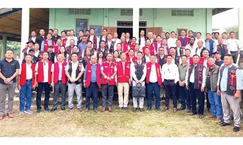 Nagaland : एसएच ने सुमी एनपीजी नेताओं के साथ बैठक की Nagaland : एसएच ने सुमी एनपीजी नेताओं के साथ बैठक की