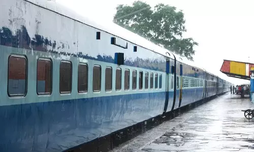 KERALA : दक्षिण रेलवे ने विशेष ट्रेन सेवाओं का विस्तार किया