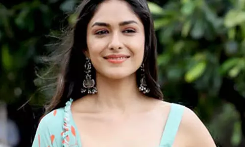 Mrunal ठाकुर की तस्वीर से छेड़छाड़ की गई Mrunal ठाकुर की तस्वीर से छेड़छाड़ की गई