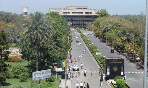 पूर्व GNDU संकाय विदेश में मुख्य भाषण देता