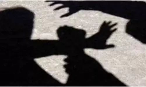 Mumbai में चार लोगों को कुचलने की कोशिश करने पर व्यवसायी पर हमला