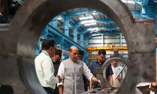 Rajnath Singh ने कानपुर में फील्ड गन फैक्ट्री का दौरा किया Rajnath Singh ने कानपुर में फील्ड गन फैक्ट्री का दौरा किया