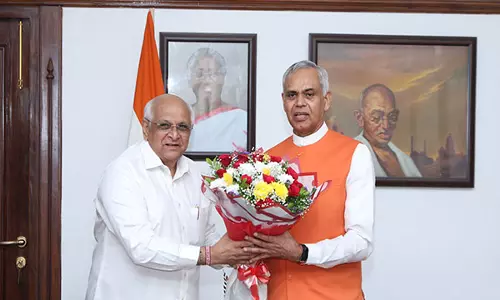 Bhupendra Patel ने राज्यपाल आचार्य देवव्रत से शिष्टाचार भेंट कर नववर्ष की शुभकामनाएं दीं Bhupendra Patel ने राज्यपाल आचार्य देवव्रत से शिष्टाचार भेंट कर नववर्ष की शुभकामनाएं दीं