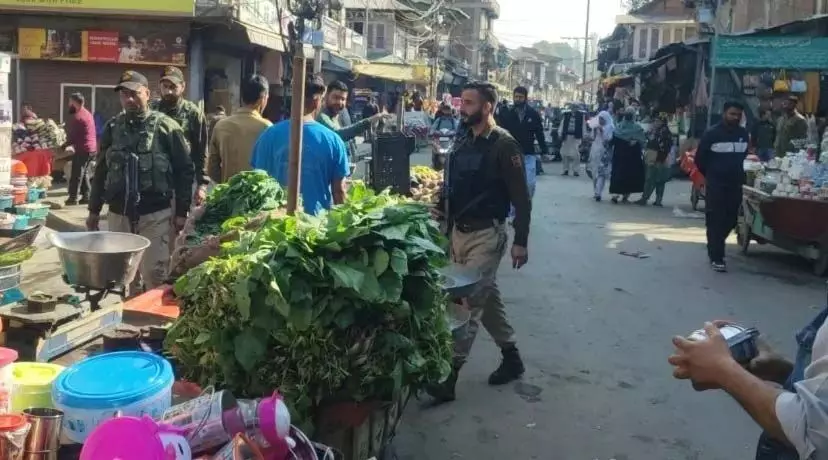 सड़क पर अतिक्रमण पर कार्रवाई न होने से GMC बारामुल्ला के मरीज परेशान