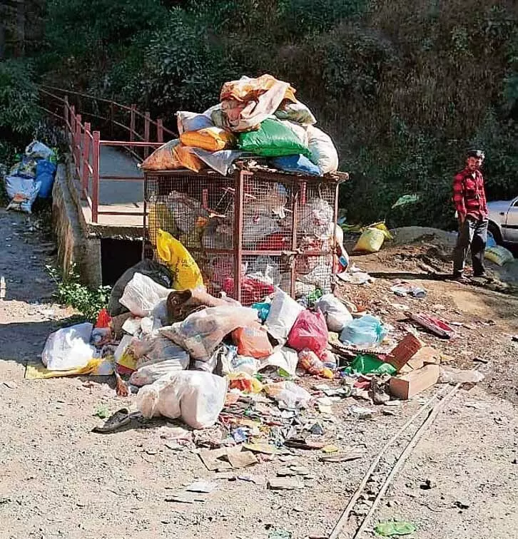 Himachal: जमा हुआ कचरा स्थानीय लोगों के लिए आँखों में खटक रहा