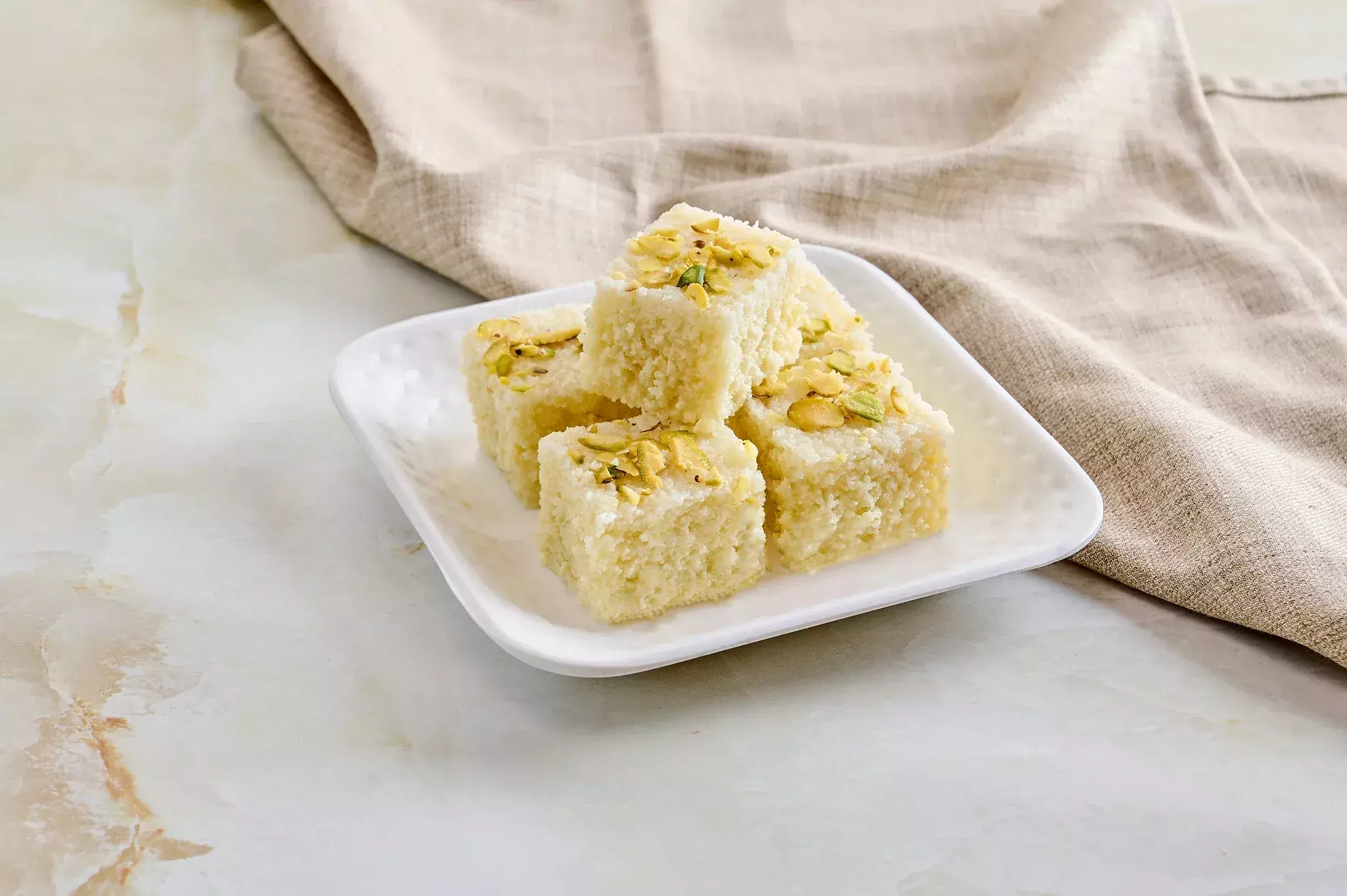 Malai Barfi:  भाई दूज पर भाई का तिलक के बाद करायें मलाई बर्फी से मुंह मीठा