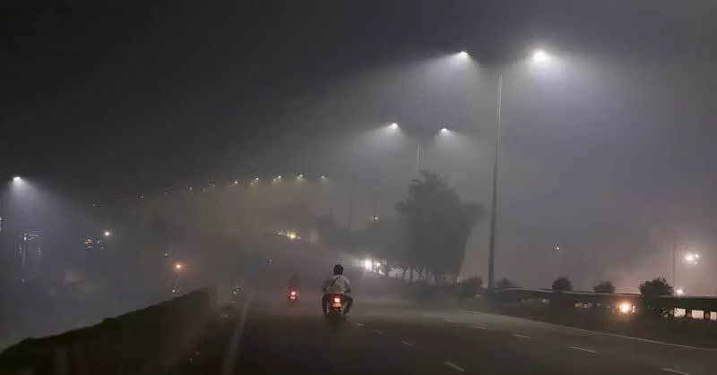 शहर में धुंध की मोटी परत, AQI 500 तक पहुंचा