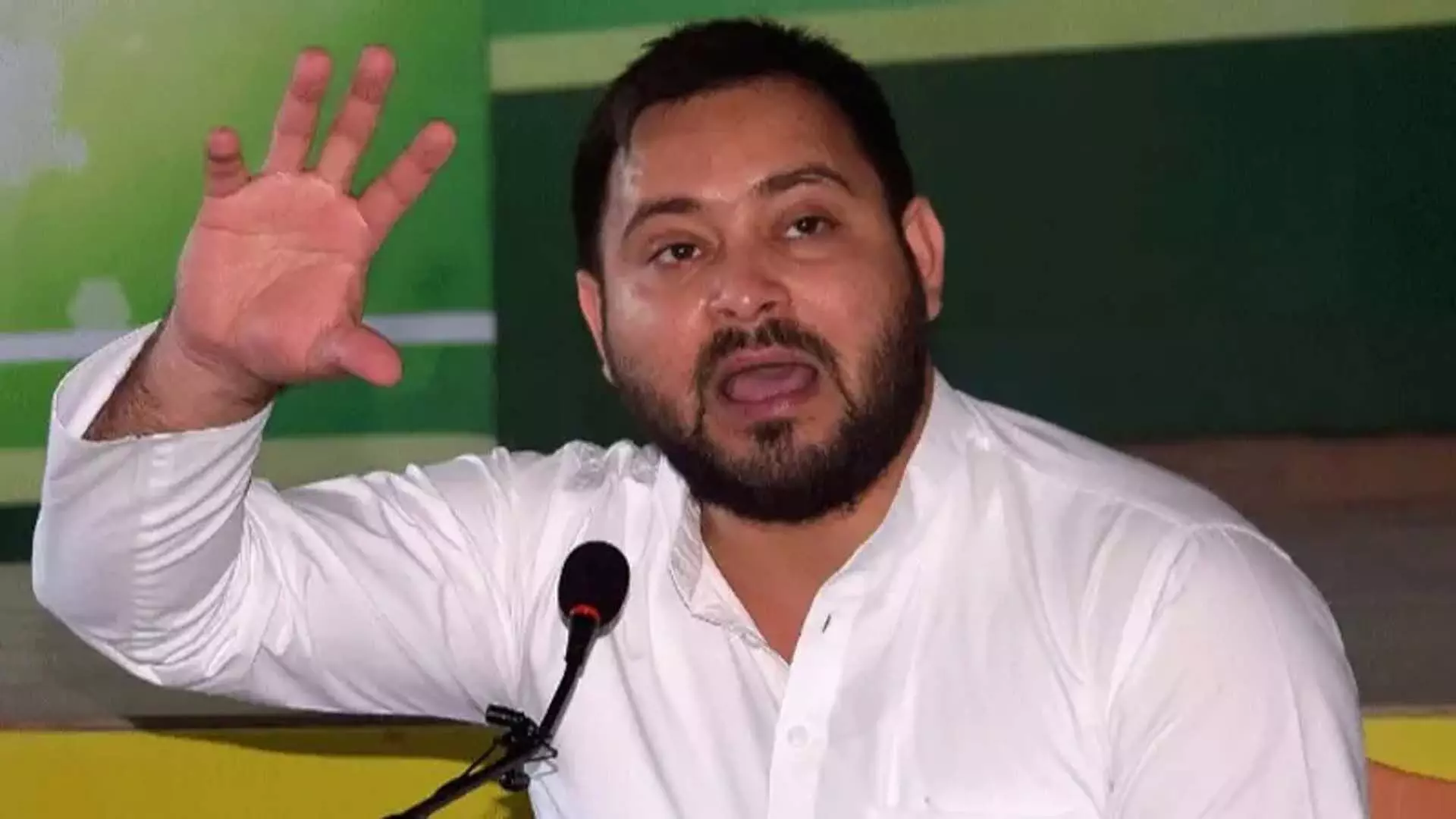 Tejashwi Yadav ने बिहार में नौकरी के प्रस्ताव में देरी के लिए नीतीश कुमार की आलोचना की