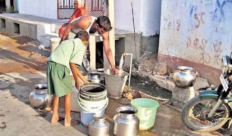 Nalgonda: पीने के पानी की मांग को लेकर लोग सड़कों पर उतरे