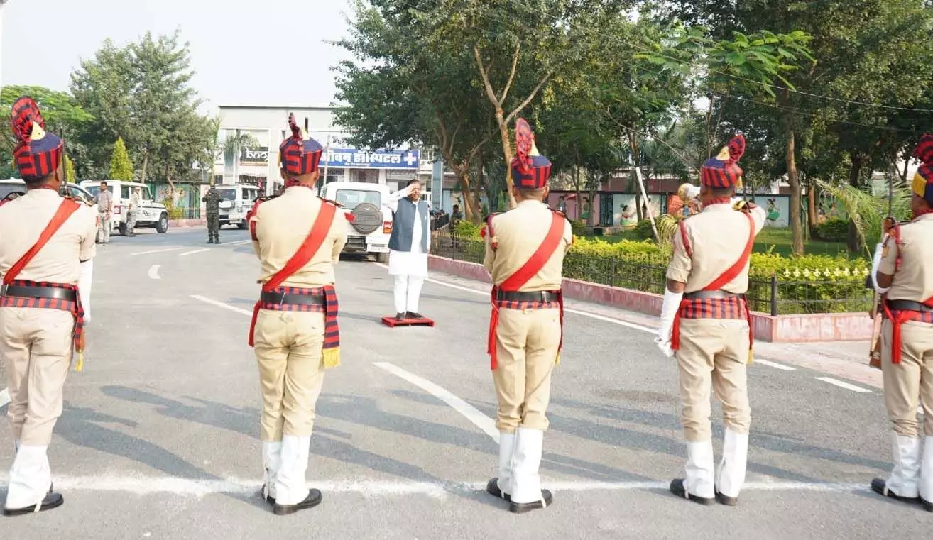 छत्तीसगढ़ पुलिस के वीर जवानों ने मंत्री नेताम को दिया गार्ड ऑफ ऑनर की सलामी