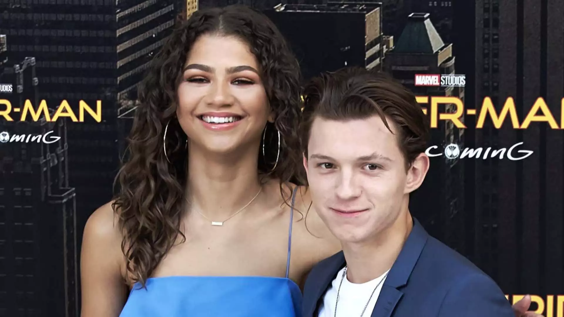 Tom Holland ने कबूल किया कि वह अपनी गर्लफ्रेंड ज़ेंडया को करते हैं गूगल