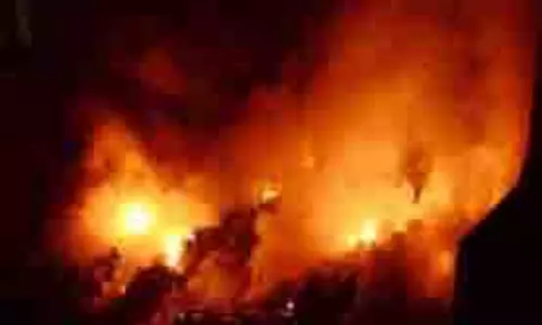 UP News: फ्लैट में लगी भीषण आग, मची लोगों में चीख-पुकार UP News: फ्लैट में लगी भीषण आग, मची लोगों में चीख-पुकार