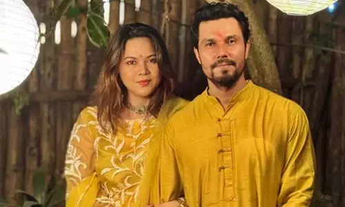रणदीप हुड्डा और लिन लैशराम ने नवविवाहित जोड़े के रूप में मनाई पहली दिवाली रणदीप हुड्डा और लिन लैशराम ने नवविवाहित जोड़े के रूप में मनाई पहली दिवाली