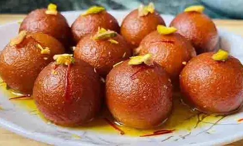 रेसिपी: इस भाई दूज पर बनाएं मुलायम गुलाब जामुन रेसिपी: इस भाई दूज पर बनाएं मुलायम गुलाब जामुन