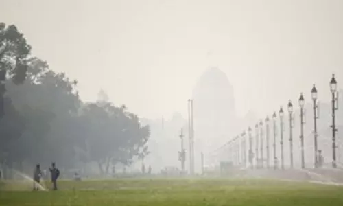 Delhi: दिल्ली में नहीं थम रहा वायु प्रदूषण, 361 दर्ज किया गया औसत एक्यूआई