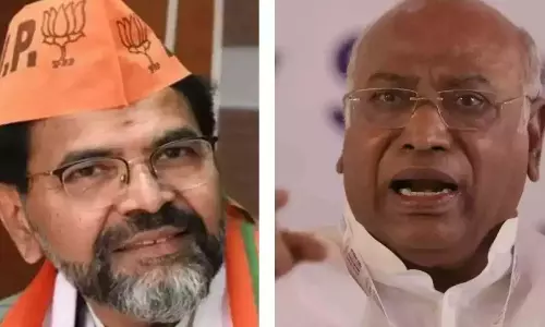 Karnataka: सिर्फ गांधी परिवार की सेवा मत करो; अपने जैसे लोगों की भी सेवा करो Karnataka: सिर्फ गांधी परिवार की सेवा मत करो; अपने जैसे लोगों की भी सेवा करो