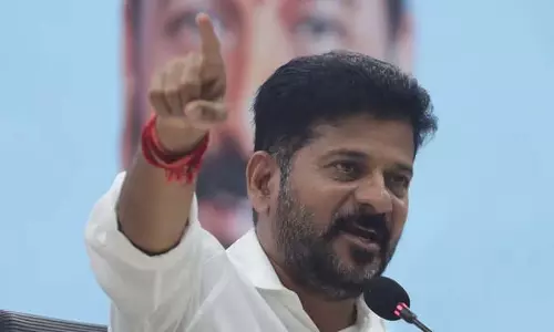विपक्ष द्वारा CM Revanth Reddy पर हमले तेज करने पर कांग्रेस के मंत्री चुप रहे विपक्ष द्वारा CM Revanth Reddy पर हमले तेज करने पर कांग्रेस के मंत्री चुप रहे