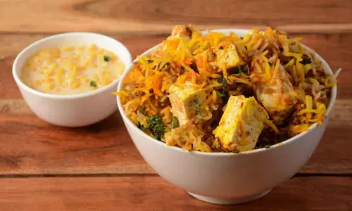 Bhai Dooja के विशेष दोपहर के भोजन के लिए पनीर बिरयानी तैयार करे