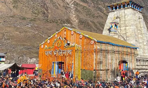 Kedarnath: बाबा केदारनाथ धाम के कपाट हुए बंद, सैकड़ों शिव भक्तों ने की पूजा अर्चना