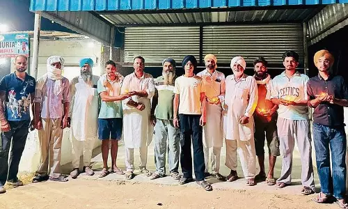 Haryana : आंदोलन के दौरान जान गंवाने वाले किसानों को श्रद्धांजलि दी गई Haryana : आंदोलन के दौरान जान गंवाने वाले किसानों को श्रद्धांजलि दी गई