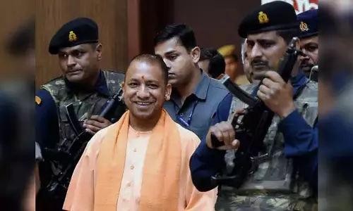 CM योगी को धमकी देने का मामला, फातिमा खान नाम की महिला को पुलिस ने हिरासत में लिया CM योगी को धमकी देने का मामला, फातिमा खान नाम की महिला को पुलिस ने हिरासत में लिया