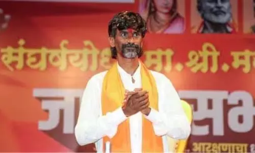 Maharashtra: मनोज जरांगे पाटिल ने अंतरवाली सरती में बैठक आयोजित Maharashtra: मनोज जरांगे पाटिल ने अंतरवाली सरती में बैठक आयोजित